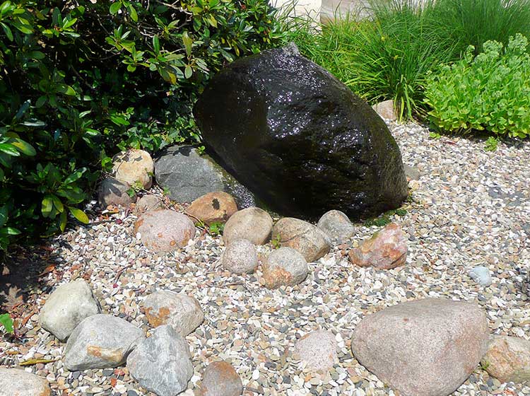 Stein mit Wasser