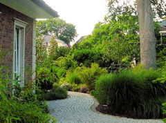 schwungvolle Wegeführung